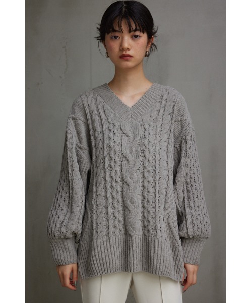 AZUL by moussy(アズールバイマウジー)の「シェニールケーブルVネックニットトップス(ニット/セーター・レディース・ブラック/ベージュ/グレー/アイボリー/ミント・SMALL/MEDIUM)」の17枚目の写真