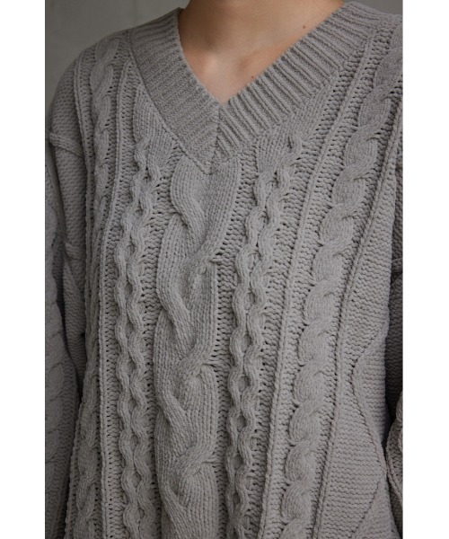 AZUL by moussy(アズールバイマウジー)の「シェニールケーブルVネックニットトップス(ニット/セーター・レディース・ブラック/ベージュ/グレー/アイボリー/ミント・SMALL/MEDIUM)」の20枚目の写真