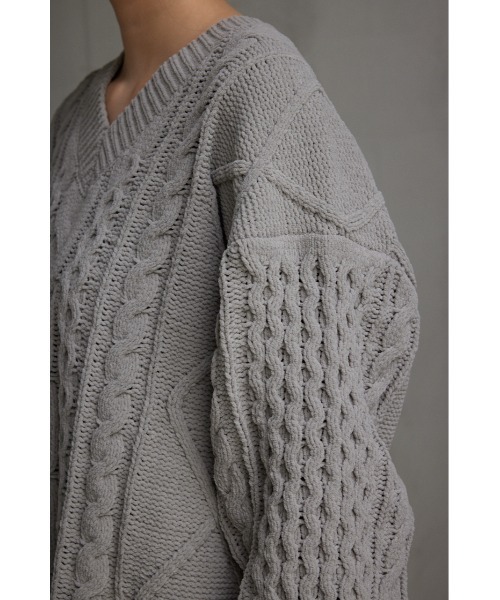 AZUL by moussy(アズールバイマウジー)の「シェニールケーブルVネックニットトップス(ニット/セーター・レディース・ブラック/ベージュ/グレー/アイボリー/ミント・SMALL/MEDIUM)」の21枚目の写真