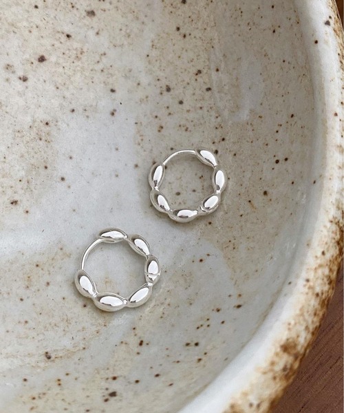 LA VORAGINE(ラ ヴォラジネ)の「金属アレルギー対応ミニフープピアス(ピアス(両耳用)・レディース・シルバー/ゴールド・FREE)」の5枚目の写真