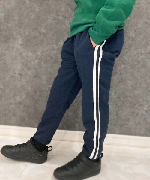 THE CASUAL(カジュアル)の「選べる12カラー 4本ラインスウェットパンツ(スウェットパンツ・キッズ・ブラック系/ダークグリーン/ベージュ/パープル/杢グレー/ブラック系1/ネイビー/チャコール/グレー系/グレー系1/ブラック/ベージュ系・130cm/160cm/140cm/150cm/110cm/120cm)」の11枚目の写真