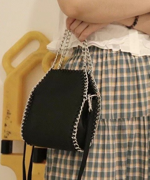 MAISON BREEZE（メゾンブリーズ）の「【MAISON BREEZE】カーブチェーンミニショルダーバッグ KNF036 ※（ショルダーバッグ・レディース・ホワイト/ブラック・FREE）」の3枚目の写真