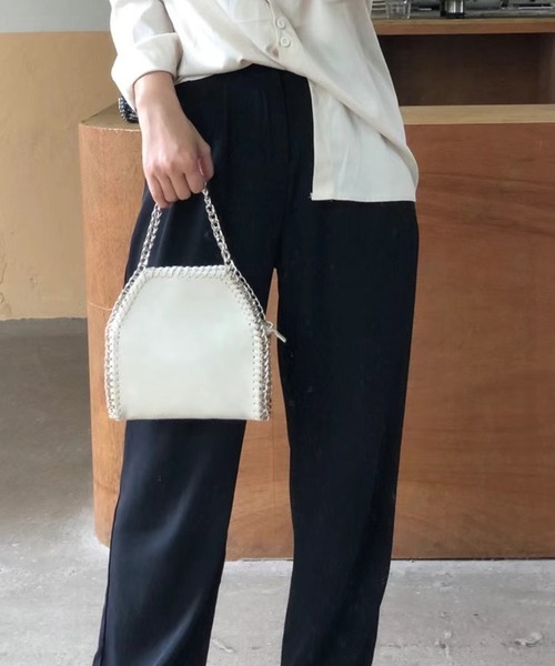 MAISON BREEZE（メゾンブリーズ）の「【MAISON BREEZE】カーブチェーンミニショルダーバッグ KNF036 ※（ショルダーバッグ・レディース・ホワイト/ブラック・FREE）」の4枚目の写真