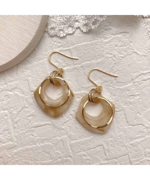 tone(トーン)の「【fuwari】マーブルプレート デザインフープ サージカルステンレスピアス(MA)(ピアス(両耳用)・レディース・ベージュ/グレー/パープル/ブラウン・FREE)」の3枚目の写真