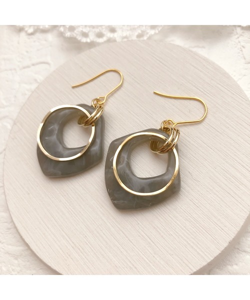 tone(トーン)の「【fuwari】マーブルプレート デザインフープ サージカルステンレスピアス(MA)(ピアス(両耳用)・レディース・ベージュ/グレー/パープル/ブラウン・FREE)」の2枚目の写真