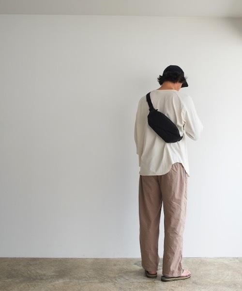COMMON WARE（コモンウェアー）の「EM : NoiR ノアール Flask shoulder フラスクボディーバッグ（ボディバッグ/ウエストポーチ・メンズ・ブラック/ブラック系その他・FREE）」の10枚目の写真