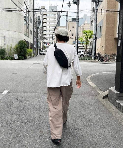 COMMON WARE（コモンウェアー）の「EM : NoiR ノアール Flask shoulder フラスクボディーバッグ（ボディバッグ/ウエストポーチ・メンズ・ブラック/ブラック系その他・FREE）」の6枚目の写真