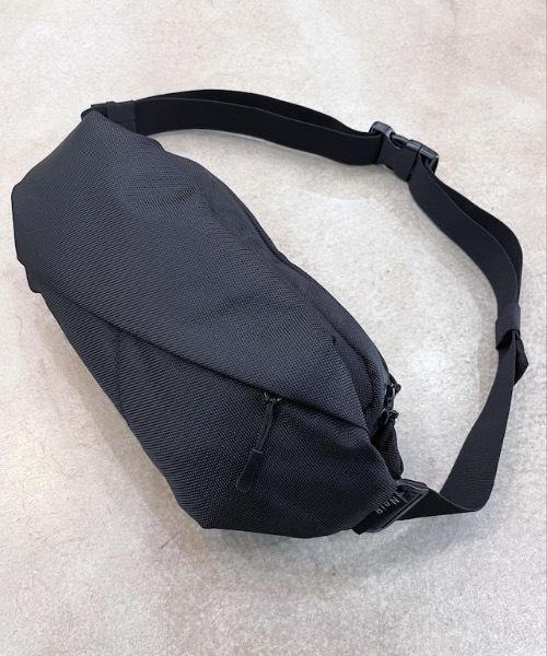 COMMON WARE（コモンウェアー）の「EM : NoiR ノアール Flask shoulder フラスクボディーバッグ（ボディバッグ/ウエストポーチ・メンズ・ブラック/ブラック系その他・FREE）」の12枚目の写真