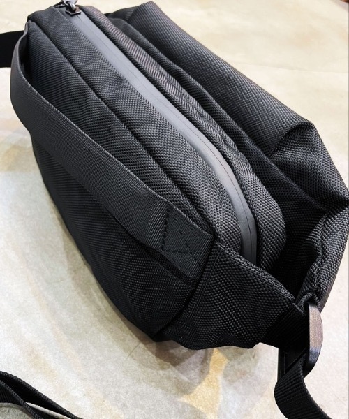 COMMON WARE（コモンウェアー）の「EM : NoiR ノアール Flask shoulder フラスクボディーバッグ（ボディバッグ/ウエストポーチ・メンズ・ブラック/ブラック系その他・FREE）」の14枚目の写真