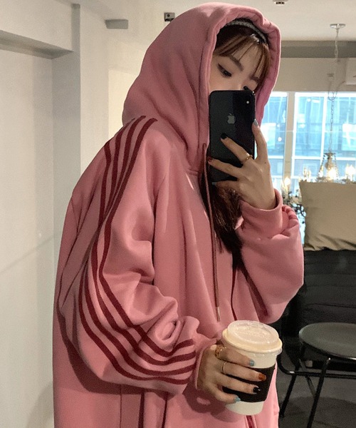 MEMECLE(メメクル)の「【 MEMECLE / メメクル 】オーバーサイズ サイドラインジップアップパーカー(パーカー・レディース・ブルー/アイボリー/ピンク/チャコール・FREE)」の4枚目の写真