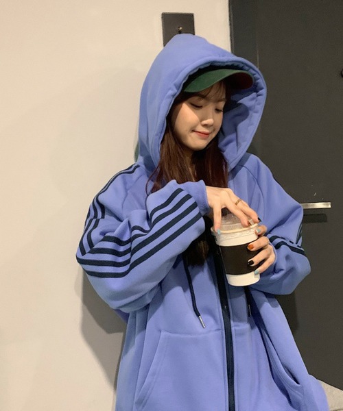 MEMECLE(メメクル)の「【 MEMECLE / メメクル 】オーバーサイズ サイドラインジップアップパーカー(パーカー・レディース・ブルー/アイボリー/ピンク/チャコール・FREE)」の1枚目の写真