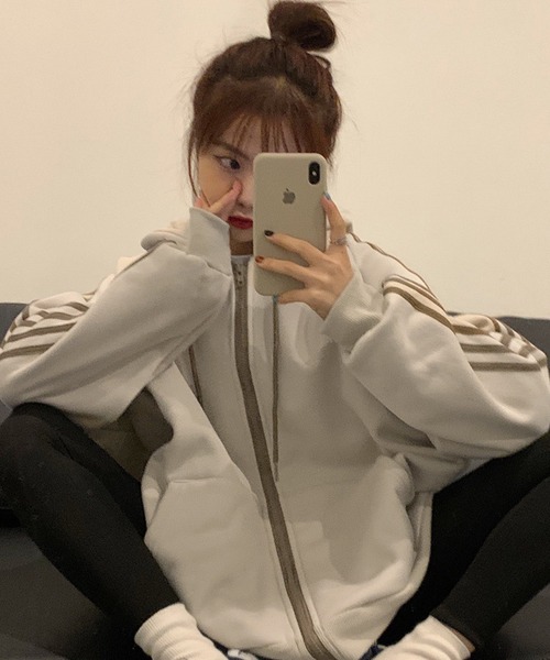 MEMECLE(メメクル)の「【 MEMECLE / メメクル 】オーバーサイズ サイドラインジップアップパーカー(パーカー・レディース・ブルー/アイボリー/ピンク/チャコール・FREE)」の15枚目の写真