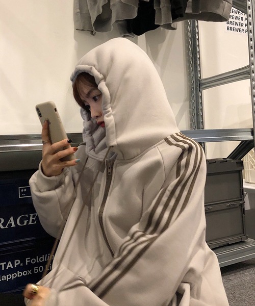 MEMECLE(メメクル)の「【 MEMECLE / メメクル 】オーバーサイズ サイドラインジップアップパーカー(パーカー・レディース・ブルー/アイボリー/ピンク/チャコール・FREE)」の16枚目の写真