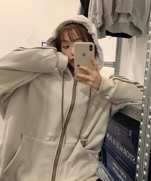 MEMECLE(メメクル)の「【 MEMECLE / メメクル 】オーバーサイズ サイドラインジップアップパーカー(パーカー・レディース・ブルー/アイボリー/ピンク/チャコール・FREE)」の17枚目の写真