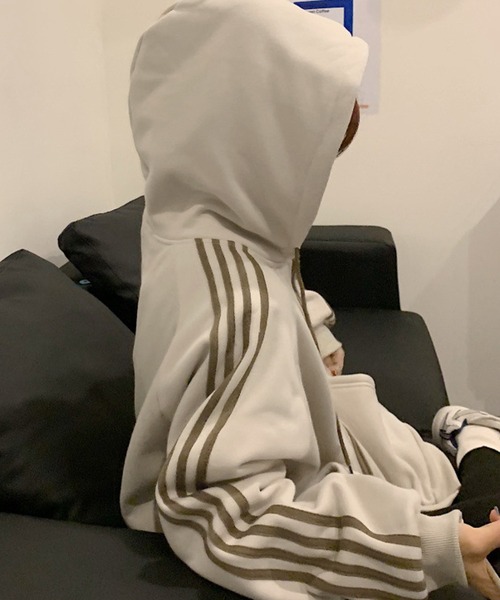 MEMECLE(メメクル)の「【 MEMECLE / メメクル 】オーバーサイズ サイドラインジップアップパーカー(パーカー・レディース・ブルー/アイボリー/ピンク/チャコール・FREE)」の18枚目の写真