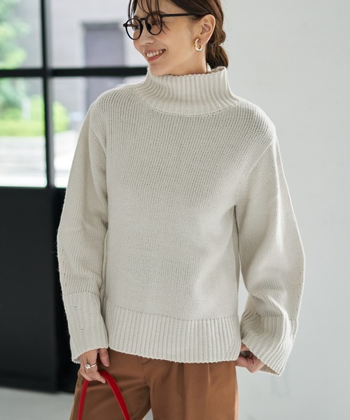 STYLE DELI（スタイルデリ）の「ワイドスリーブスタンドネックニット（ニット/セーター・レディース・ホワイト系その他/ブラウン系その他/キャメル/バーガンディー/ブラック・FREE）」の2枚目の写真