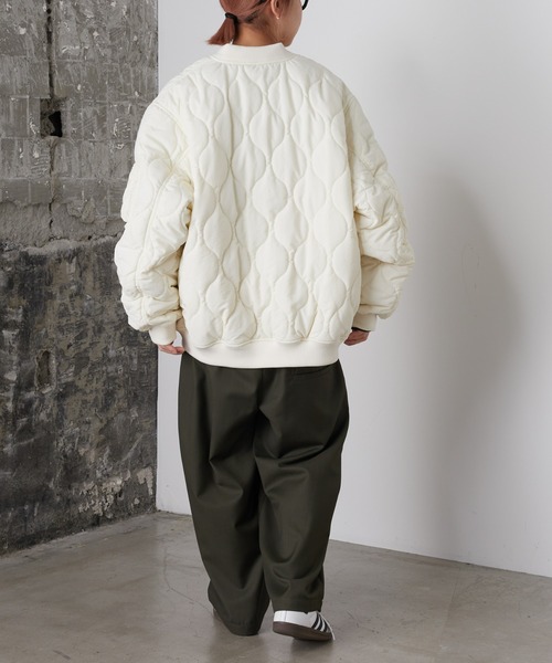 CIAOPANIC TYPY（チャオパニックティピー）の「【ユニセックス】リバーシブルキルティングMA-1（MA-1・メンズ・オフホワイト/ブラック/カーキ・ONE SIZE）」の18枚目の写真