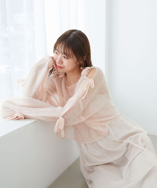 MAJESTIC LEGON（マジェスティックレゴン）の「リボン肩あきメッシュニット（ニット/セーター・レディース・チャコールグレー/ピンク/イエロー/アイボリー・MEDIUM）」の4枚目の写真