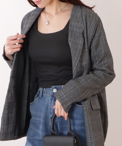DAYRA(デイラ)の「スクエアネック クロップド スリム フィット プルオーバー(Tシャツ/カットソー・レディース・グレー/ホワイト/ブラック・M/XL)」の8枚目の写真