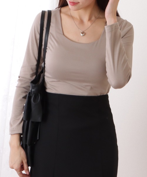 DAYRA(デイラ)の「スクエアネック クロップド スリム フィット プルオーバー(Tシャツ/カットソー・レディース・グレー/ホワイト/ブラック・M/XL)」の10枚目の写真