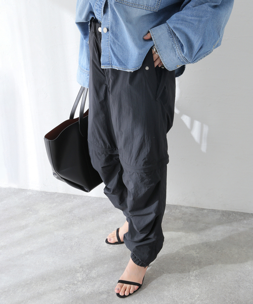 JANE SMITH / JOHN SMITH（ジェーンスミスジョンスミス）の「【JANE SMITH/ジェーンスミス】NYLON TASLAN REMOVAL CARGO PT：カーゴパンツ（カーゴパンツ・レディース・ベージュ/ブラック・SMALL/MEDIUM）」の3枚目の写真