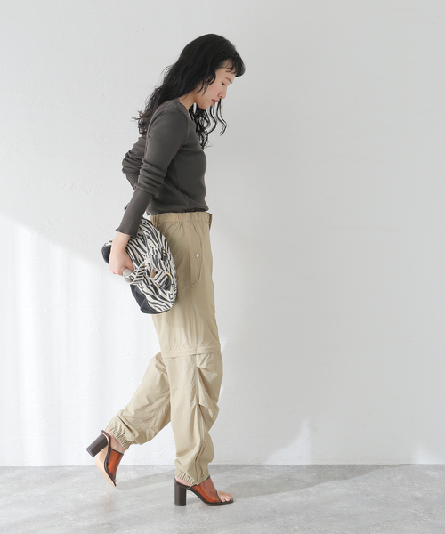 JANE SMITH / JOHN SMITH（ジェーンスミスジョンスミス）の「【JANE SMITH/ジェーンスミス】NYLON TASLAN REMOVAL CARGO PT：カーゴパンツ（カーゴパンツ・レディース・ベージュ/ブラック・SMALL/MEDIUM）」の10枚目の写真