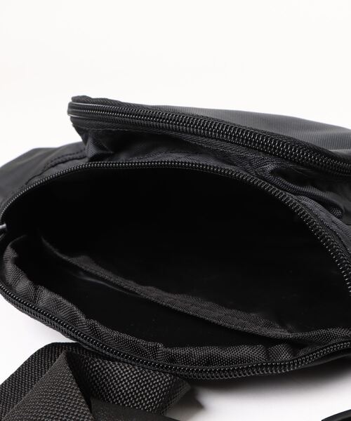 ROTHCO(ロスコ)の「ROTHCO / ROTHCO Black Crossbody Fanny Pack / R-5431(ショルダーバッグ・レディース・ブラック・SMALL)」の5枚目の写真