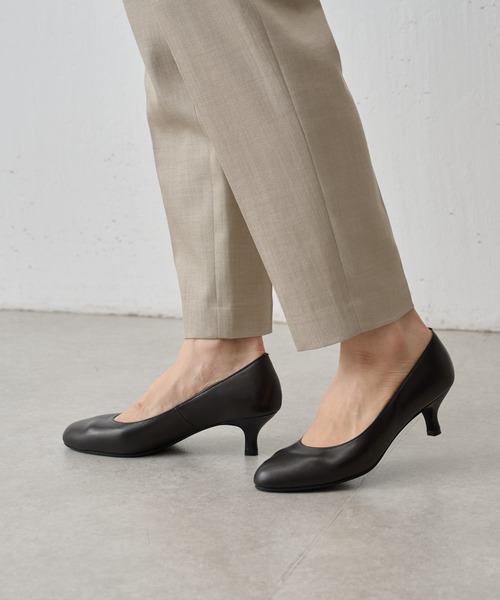 BEARDSLEY（ビアズリー）の「《お仕事やオケージョンにも使いやすい》ラウンドトゥパンプス（パンプス・レディース・ブラック系その他/ブラック/ベージュ・23/24/24.5/23.5）」の2枚目の写真