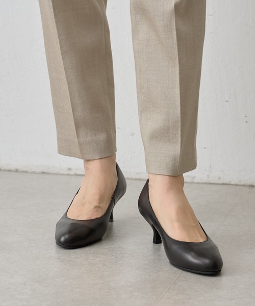 BEARDSLEY（ビアズリー）の「《お仕事やオケージョンにも使いやすい》ラウンドトゥパンプス（パンプス・レディース・ブラック系その他/ブラック/ベージュ・23/24/24.5/23.5）」の4枚目の写真