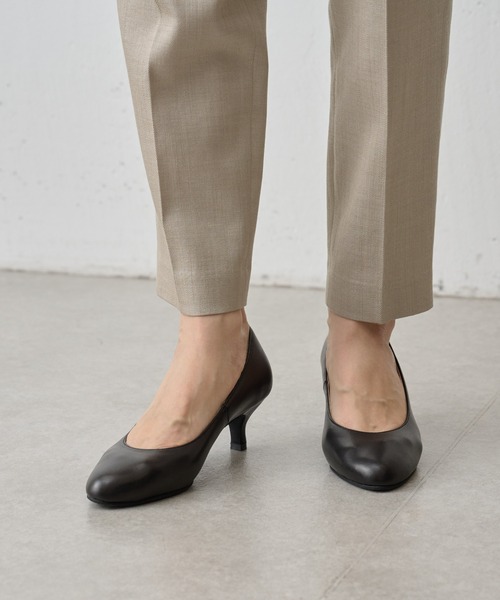 BEARDSLEY（ビアズリー）の「《お仕事やオケージョンにも使いやすい》ラウンドトゥパンプス（パンプス・レディース・ブラック系その他/ブラック/ベージュ・23/24/24.5/23.5）」の5枚目の写真