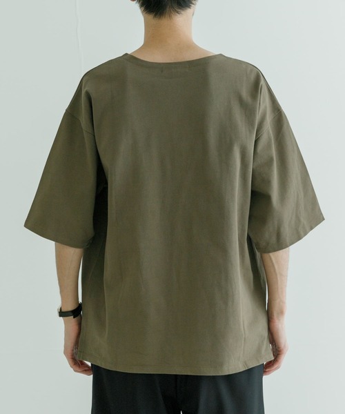 URBAN RESEARCH(アーバンリサーチ)の「USAコットンバスクTシャツ(Tシャツ/カットソー・メンズ・オフホワイト/ブラック系その他/チャコールグレー/カーキ/ホワイト系その他/ブルー系その他・SMALL/MEDIUM/LARGE)」の19枚目の写真