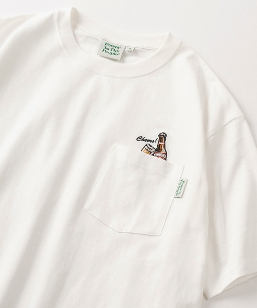 POWER TO THE PEOPLE(パワートゥーザピープル)の「【POWER TO THE PEOPLE/パワー トゥザ ピープル】CREAM SODA&BEER&GHOST ワンポイント刺繍デザイン ポケット付き ビッグシルエット半袖Tシャツ/ユニセックス(Tシャツ/カットソー・メンズ・ブラック/チャコールグレー/オフホワイト/ホワイト系その他2/ホワイト系その他/ホワイト/ミント/ネイビー・L/M)」の2枚目の写真