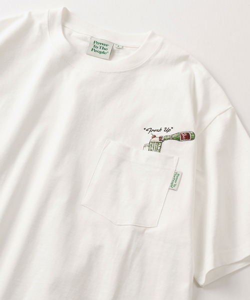 POWER TO THE PEOPLE(パワートゥーザピープル)の「【POWER TO THE PEOPLE/パワー トゥザ ピープル】CREAM SODA&BEER&GHOST ワンポイント刺繍デザイン ポケット付き ビッグシルエット半袖Tシャツ/ユニセックス(Tシャツ/カットソー・メンズ・ブラック/チャコールグレー/オフホワイト/ホワイト系その他2/ホワイト系その他/ホワイト/ミント/ネイビー・L/M)」の3枚目の写真