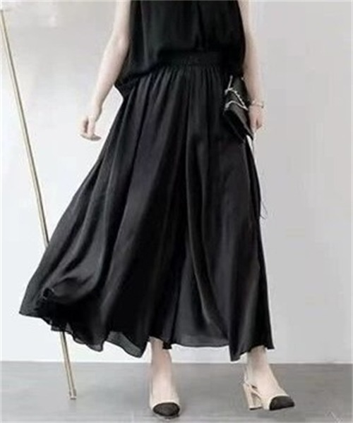 Dream garden(ドリームガーデン)の「サテンフレアワイドパンツ(その他パンツ・レディース・ホワイト/グレー/ピンク/ブラック・S/M/L)」の1枚目の写真