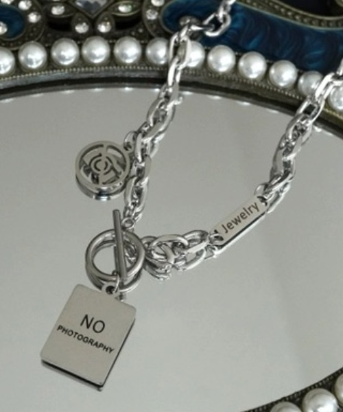 .KOM(ドットコム)の「A'GEM/9 × .kom 『KANSAI STUDIO/カンサイスタジオ』 カメラポイントネックレス(ネックレス・レディース・シルバー・FREE)」の1枚目の写真