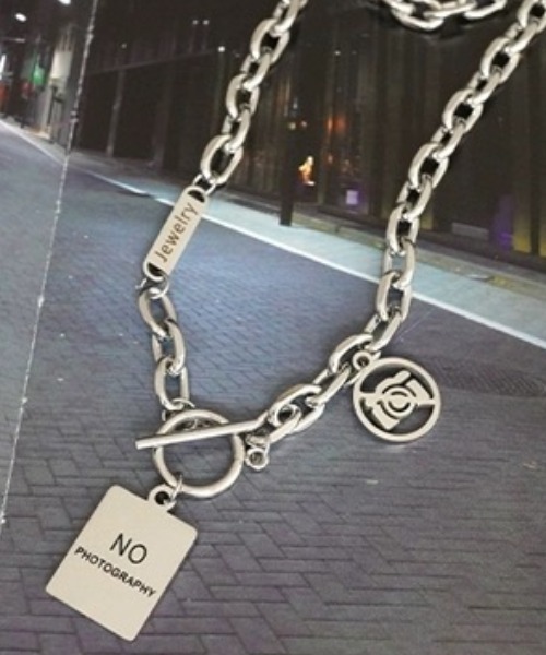 .KOM(ドットコム)の「A'GEM/9 × .kom 『KANSAI STUDIO/カンサイスタジオ』 カメラポイントネックレス(ネックレス・レディース・シルバー・FREE)」の6枚目の写真