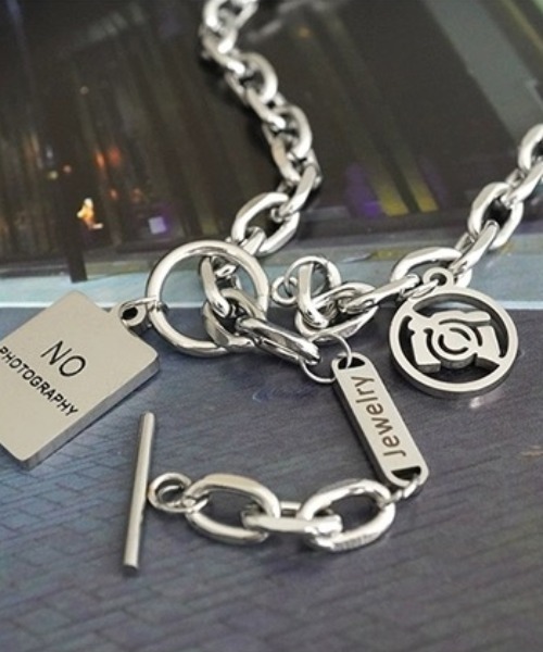 .KOM(ドットコム)の「A'GEM/9 × .kom 『KANSAI STUDIO/カンサイスタジオ』 カメラポイントネックレス(ネックレス・レディース・シルバー・FREE)」の7枚目の写真