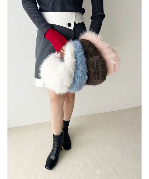 MERCURYDUO（マーキュリーデュオ）の「フェイクファーミニBAG（ハンドバッグ・レディース・ブルー/ブラウン/オフホワイト/ライトグレー/ピンク・FREE）」の8枚目の写真