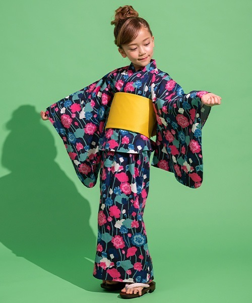 【新品】kate spade kids ヴァイ二ーローズ 浴衣 130 花柄 紺 新品】kate spade kids ヴァイ二ーローズ 浴衣 130 花柄 紺 kate