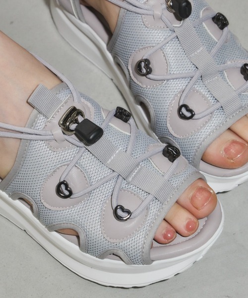 idem(イデム)の「heart nuance sports sandal/ハートスポーツサンダル(サンダル・レディース・ブラック/グレー・SMALL/MEDIUM/LARGE)」の2枚目の写真