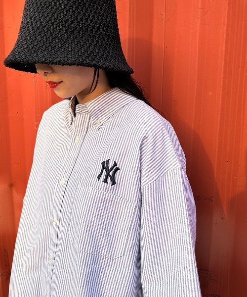 MLB（メジャーリーグベースボール）の「[FANATICS/ファナティクス] 別注 ワンポイント刺繍ロゴ ボタンダウンシャツ（シャツ/ブラウス・レディース・ブルー/ネイビー・M/L/XL/XXL）」の2枚目の写真