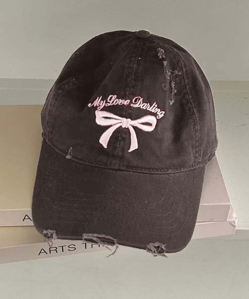 LAFFMO(ラフモ)の「ダメージ加工リボンキャップ(キャップ・レディース・ブラウン/ネイビー/ブラック/モカ・F)」の3枚目の写真