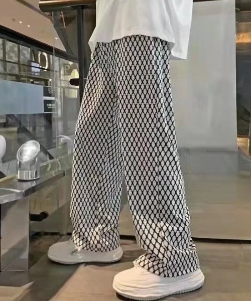 B.R.U(ブル)の「グラフィックイージーパンツ(その他パンツ・メンズ・ブラック/イエロー/ホワイト/カーキ/ブラック系その他/ホワイト系その他・FREE)」の3枚目の写真