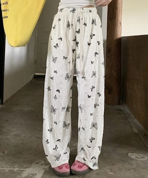 Achic(アシック)の「フリンジ蝶々柄セミワイドパンツ(その他パンツ・レディース・ブラック/ピンク/アイボリー・M)」の6枚目の写真