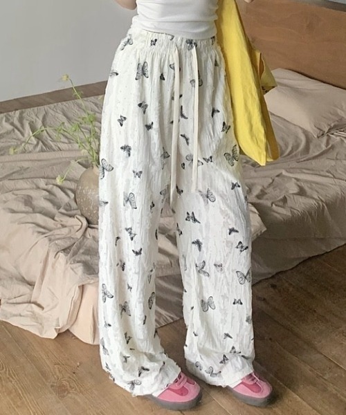 Achic(アシック)の「フリンジ蝶々柄セミワイドパンツ(その他パンツ・レディース・ブラック/ピンク/アイボリー・M)」の7枚目の写真