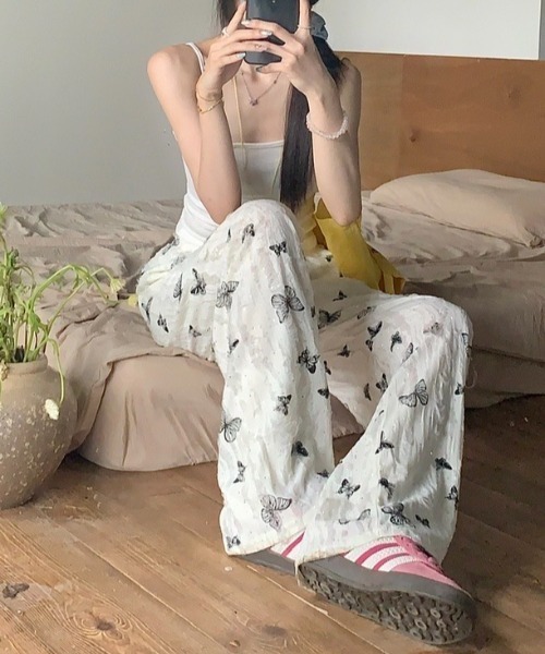 Achic(アシック)の「フリンジ蝶々柄セミワイドパンツ(その他パンツ・レディース・ブラック/ピンク/アイボリー・M)」の9枚目の写真