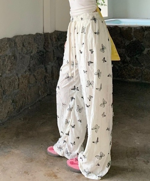 Achic(アシック)の「フリンジ蝶々柄セミワイドパンツ(その他パンツ・レディース・ブラック/ピンク/アイボリー・M)」の10枚目の写真