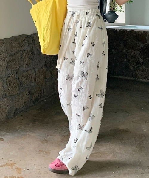 Achic(アシック)の「フリンジ蝶々柄セミワイドパンツ(その他パンツ・レディース・ブラック/ピンク/アイボリー・M)」の13枚目の写真