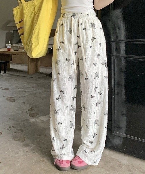 Achic(アシック)の「フリンジ蝶々柄セミワイドパンツ(その他パンツ・レディース・ブラック/ピンク/アイボリー・M)」の16枚目の写真
