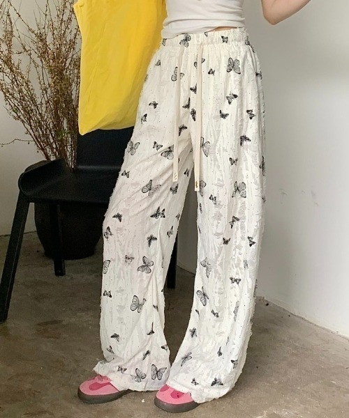 Achic(アシック)の「フリンジ蝶々柄セミワイドパンツ(その他パンツ・レディース・ブラック/ピンク/アイボリー・M)」の18枚目の写真